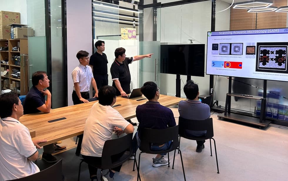 Visit of Rector Tran Dinh Tham from Pham Van Dong University